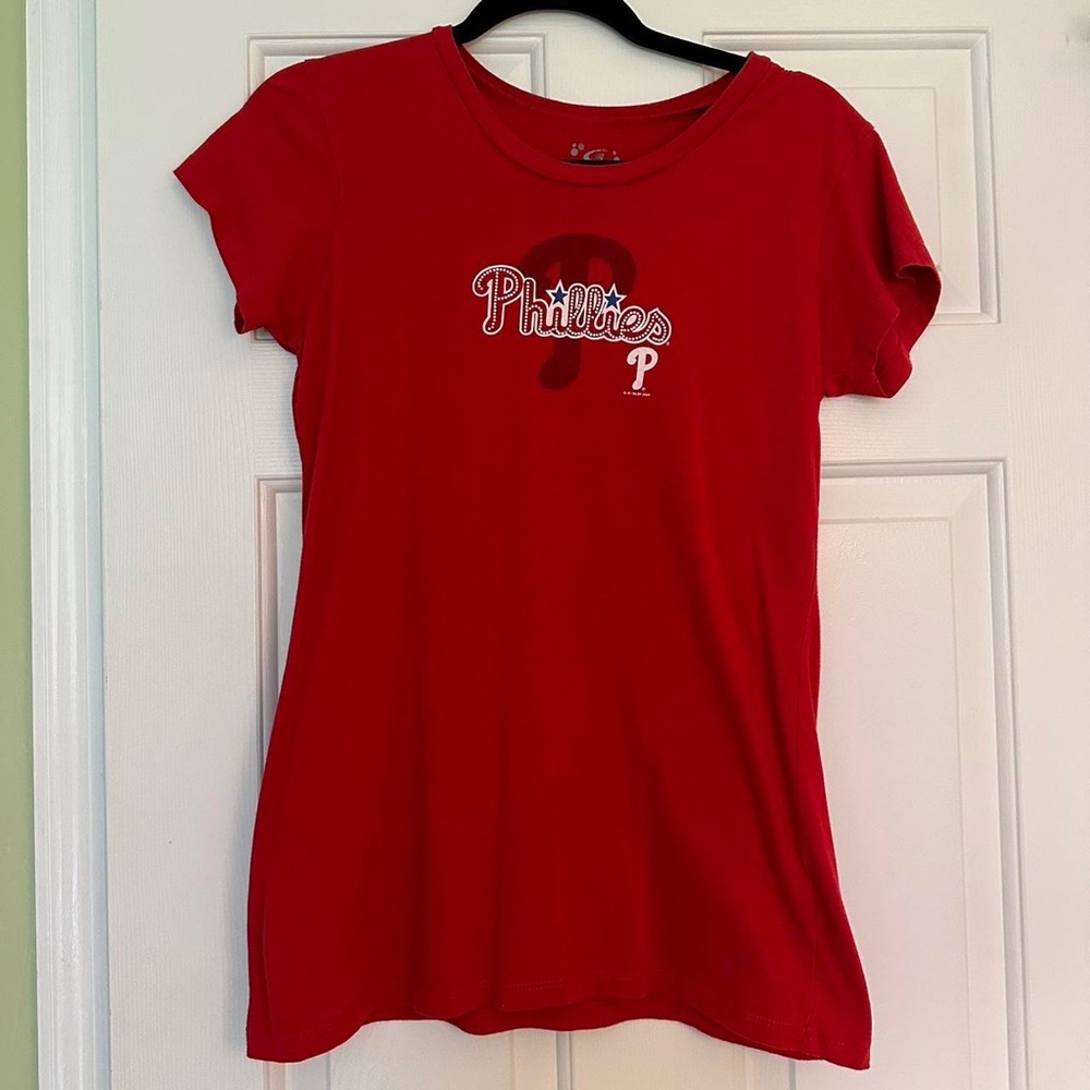 Women’s large Phillies T-shirt